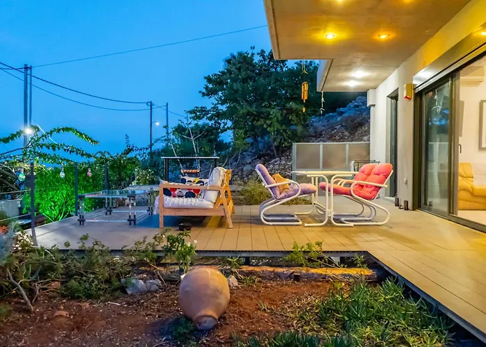 Deck House * Pefkali